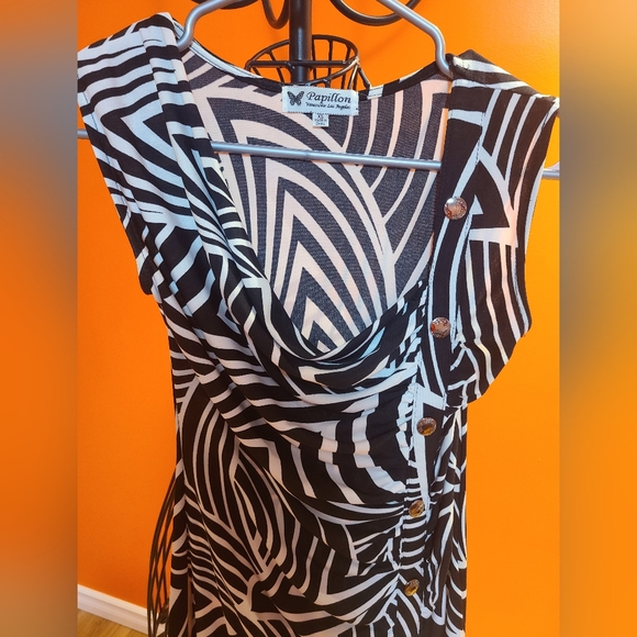 Dresses - Picture 4 of 4